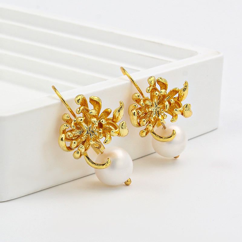Chrysanthemum and Pearl